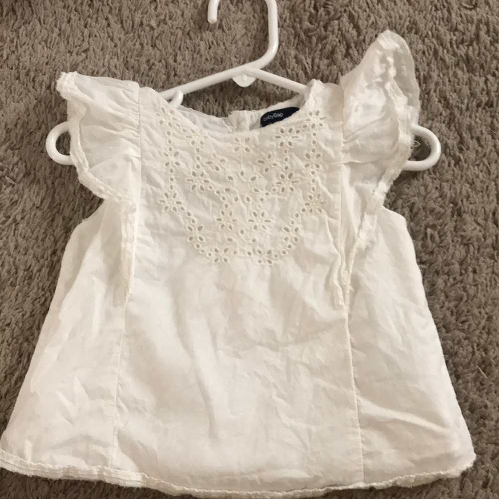 White baby gap top